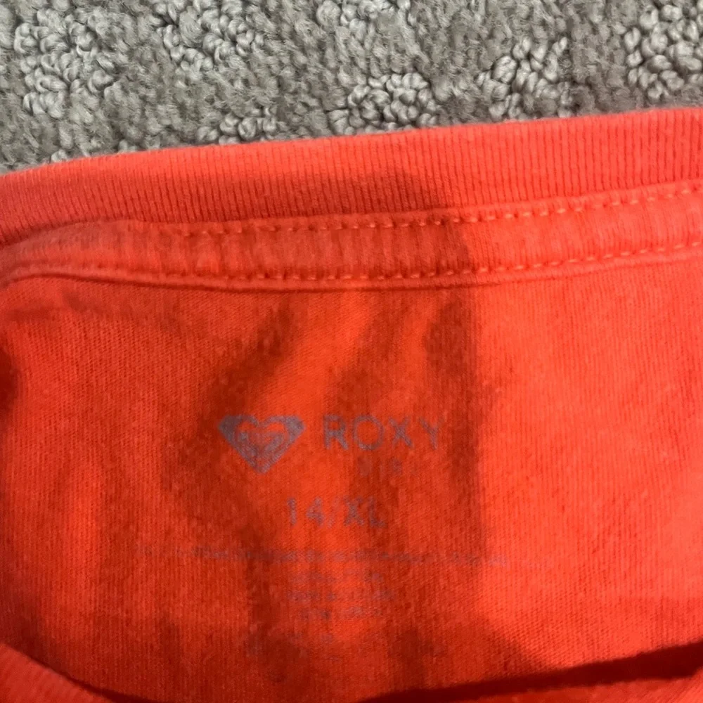 Red Roxy shirt! - Picture 4 of 4